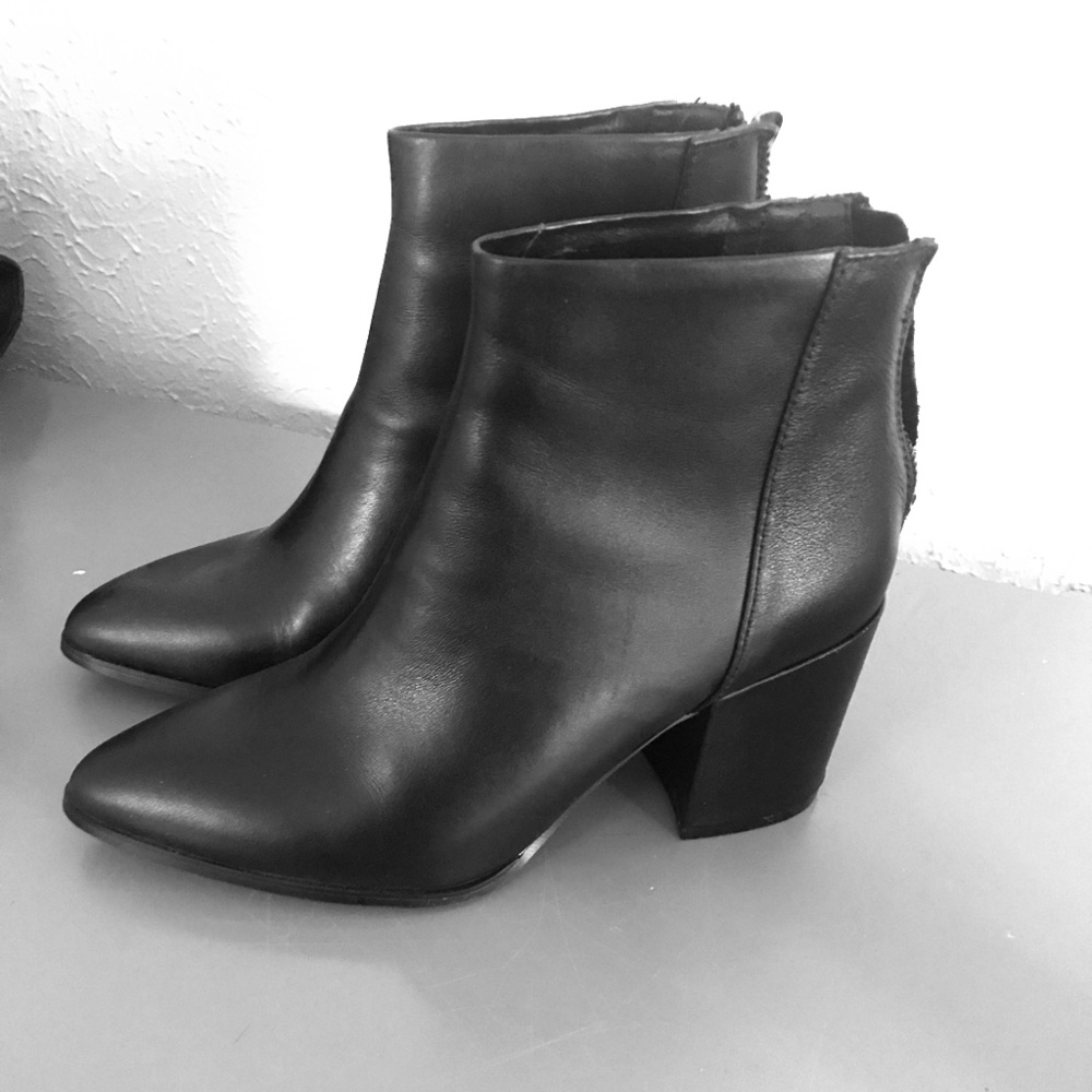 Steve Madden Jillian Black bootie size 7